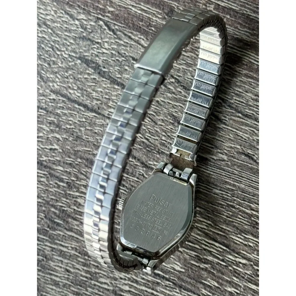 Vintage Pulsar Silver Tone Watch Women's V230-0170 ( Needs a battery)